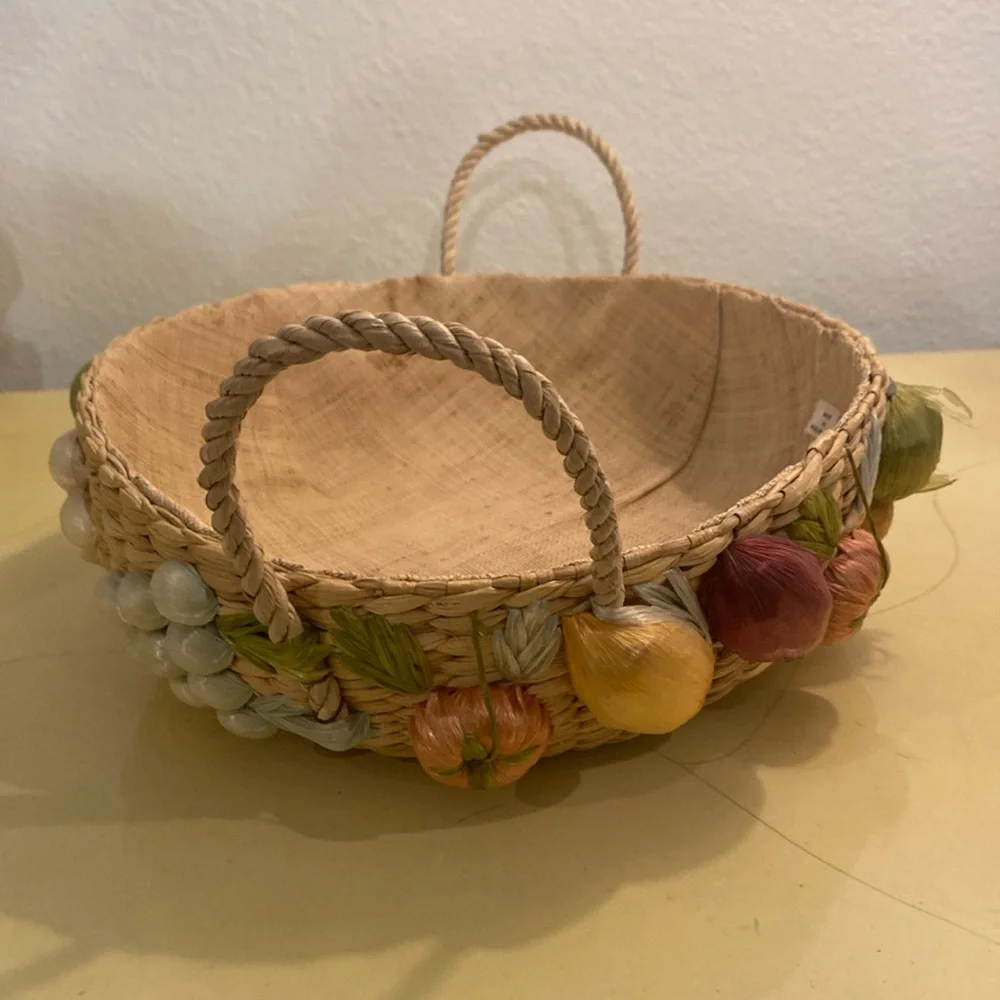Vintage Woven Raffia Straw Round Casserole‎ Basket.  Handles.  Colorful Veggies
